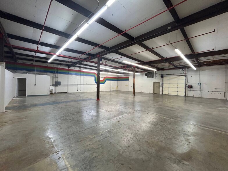 More Photos Of 360-378 Upland Dr, Tukwila Warehouse For Sale