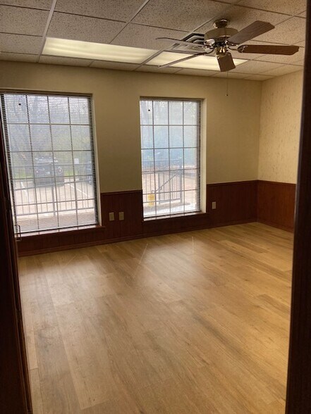 More Photos Of 910 S Bryant Ave, Edmond Medical For Sale