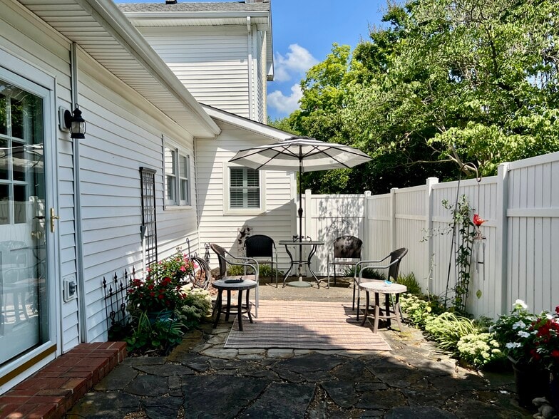 More Photos Of 210 S College St, Franklin Office For Sale