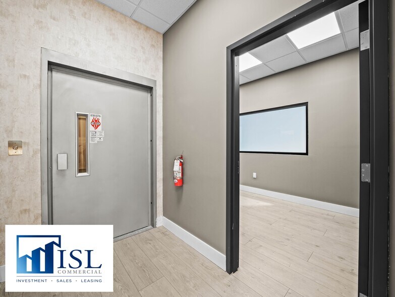 More Photos Of 1700 35th St, Orlando Warehouse For Lease