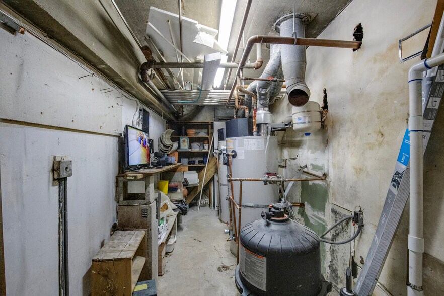 More Photos Of 1959 Grace Ave, Los Angeles Apartments For Sale