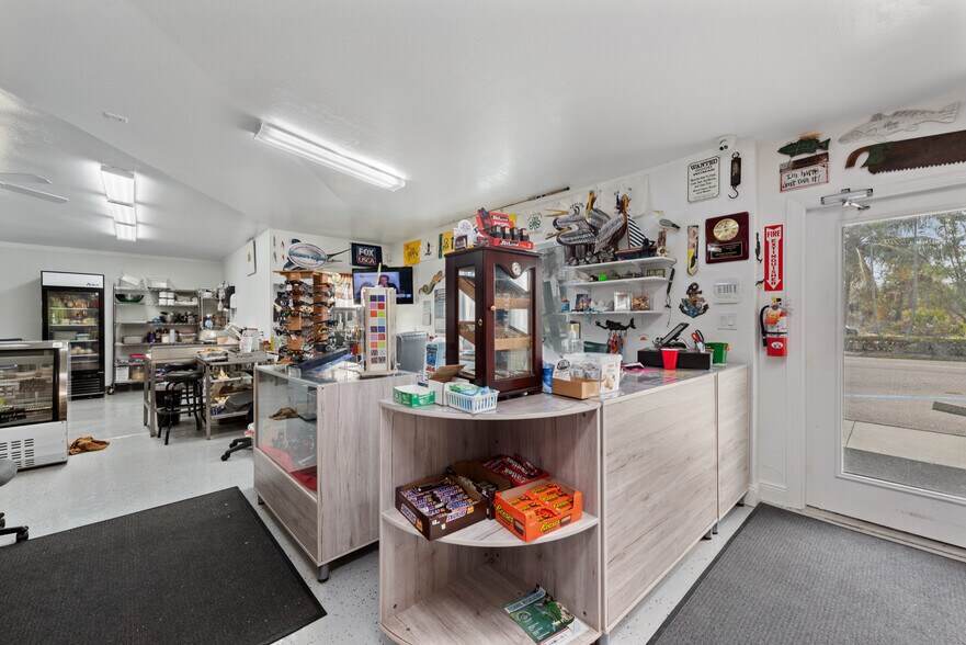 More Photos Of 2052 Danford St, Naples Storefront For Sale