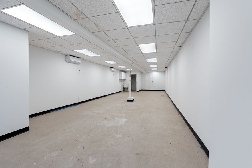 More Photos Of 2100 Clove Rd, Staten Island Storefront For Lease