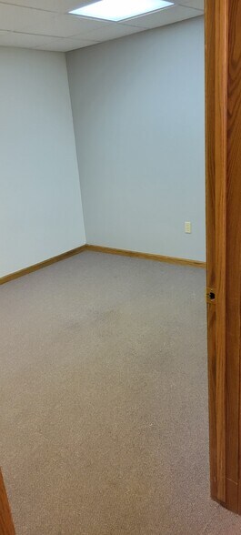 More Photos Of 6520 W Layton Ave, Greenfield Medical For Lease