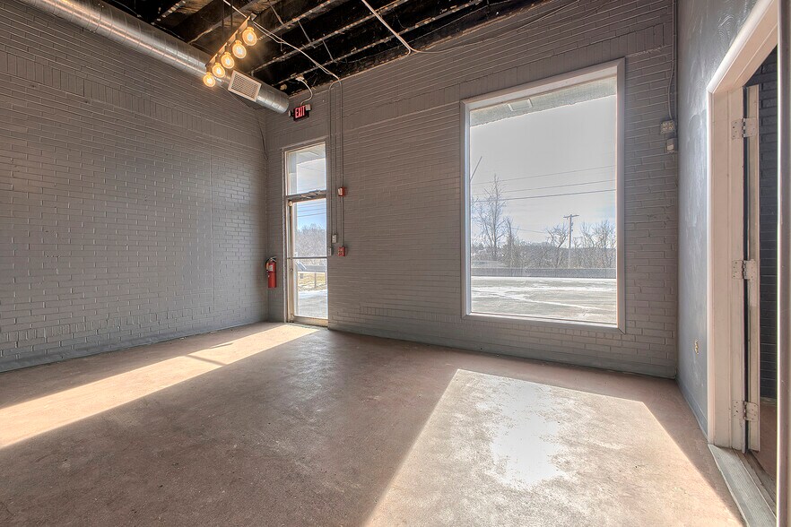 More Photos Of 6781 US-30, Jeannette Flex For Lease