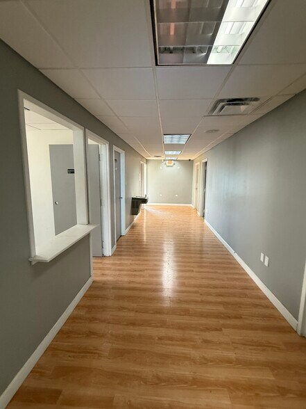 More Photos Of 6465 Som Center Rd, Solon Storefront Retail Office For Lease