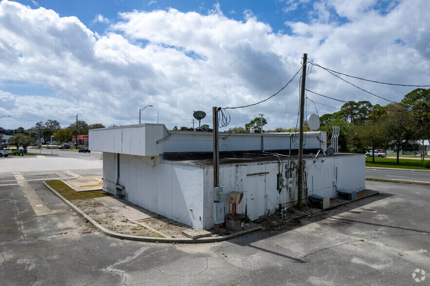 More Photos Of 1220 S Washington Ave, Titusville Convenience Store For Lease