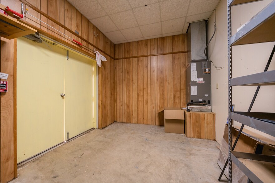 More Photos Of 1809 Alpine Rd, Longview Office For Sale