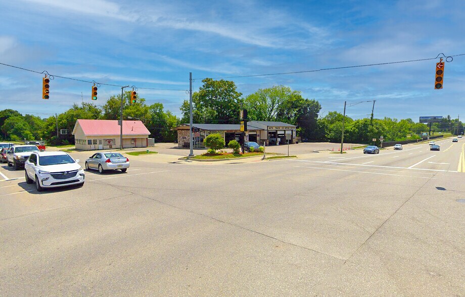 Primary Photo Of 939 Genesee St, Lapeer General Retail For Sale