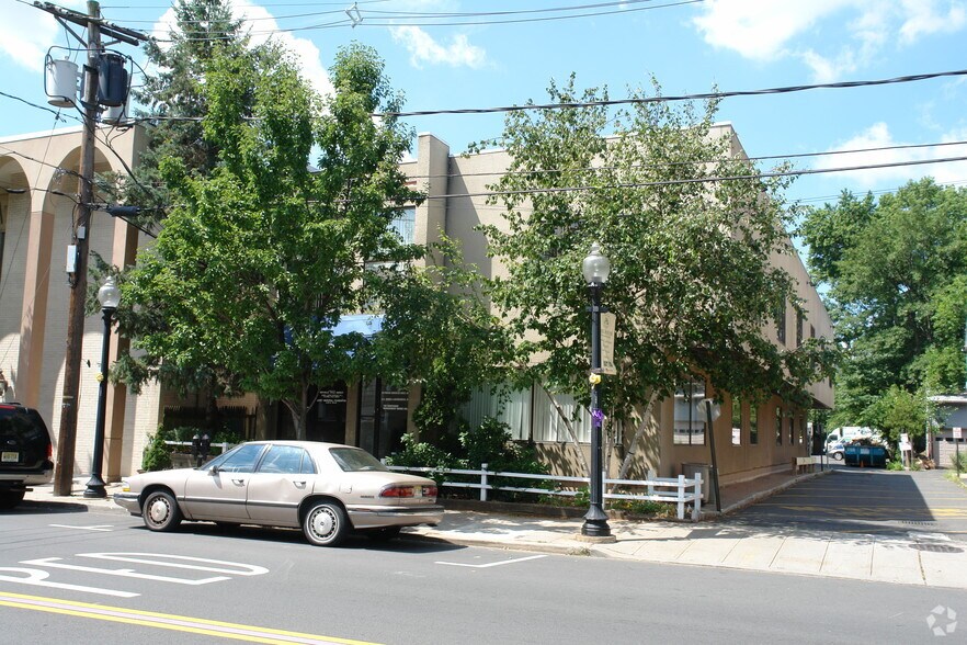 More Photos Of 224-226 Chestnut St, Roselle Park Office For Lease