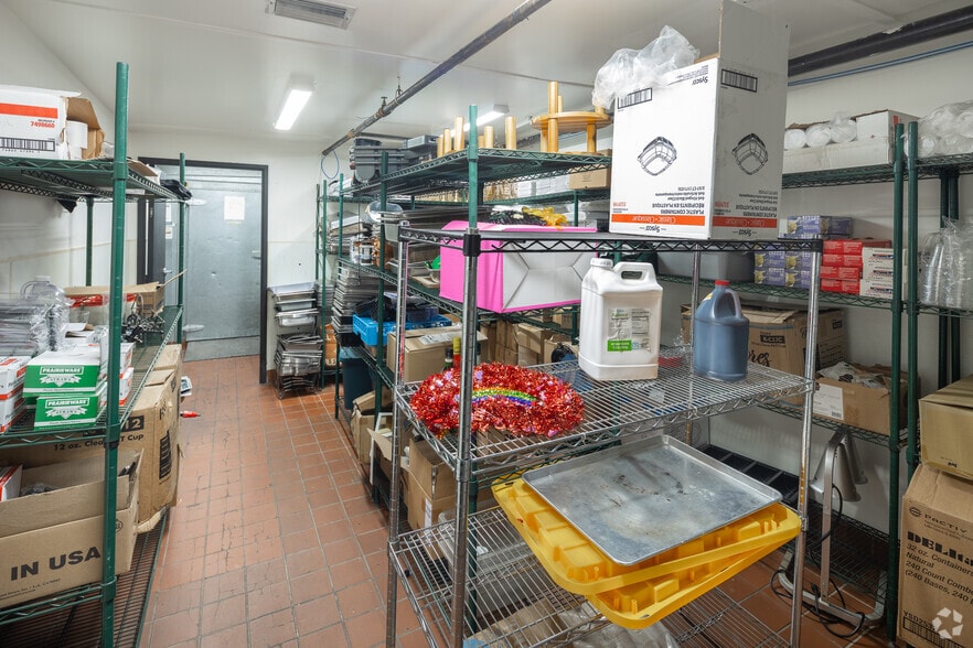 More Photos Of 100 S Main St, Santa Ana Restaurant For Lease