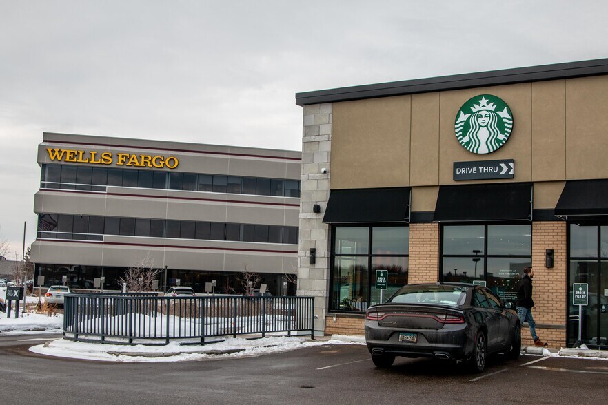 More Photos Of 3200 Main St NW, Coon Rapids Medical For Lease