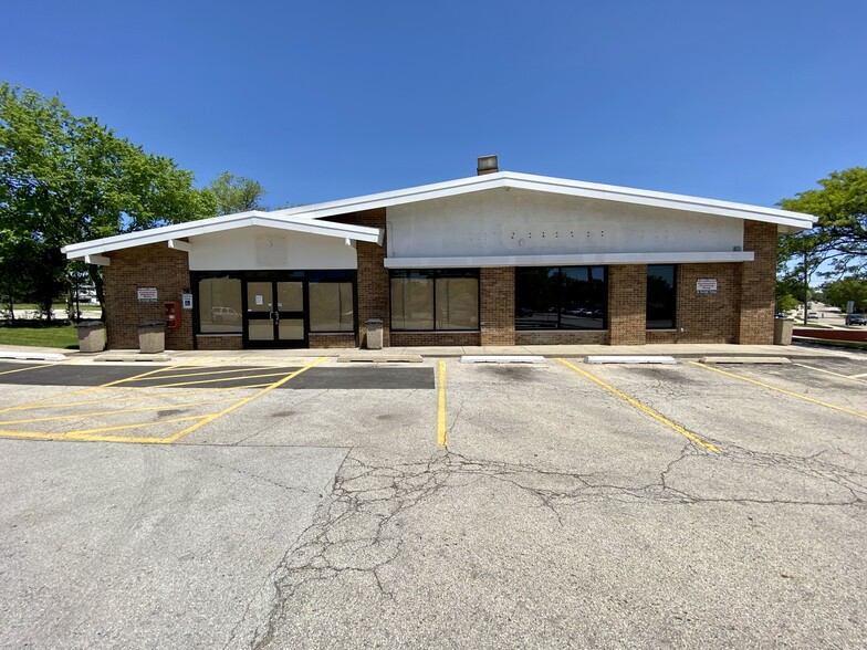 Primary Photo Of 301 N Cass Ave, Westmont Storefront Retail Office For Lease