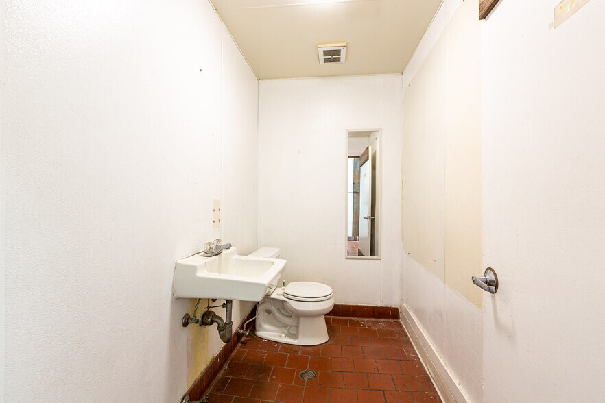 More Photos Of 2640-2650 Mission St, San Francisco Storefront For Lease