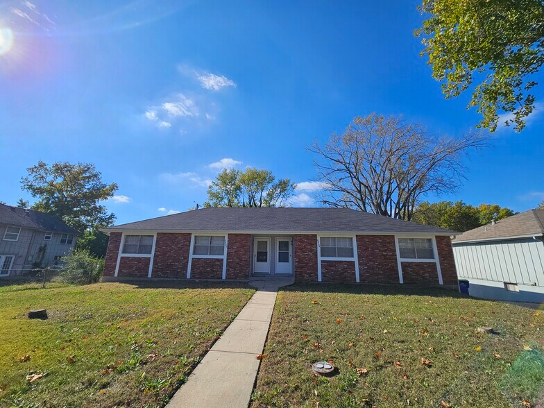 Primary Photo Of 8404 Sterling Ave, Raytown Apartments For Sale