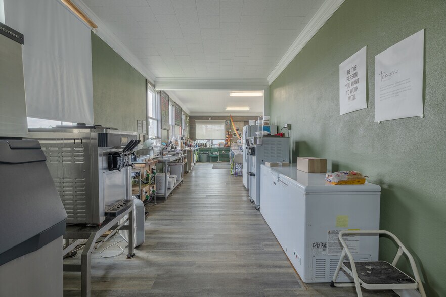 More Photos Of 220 W Lincoln St, Hawk Point General Retail For Sale