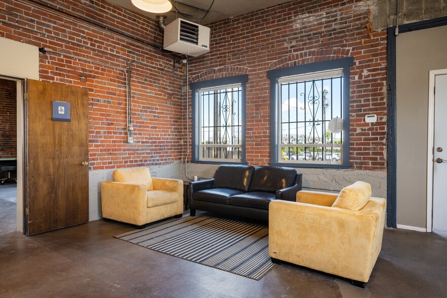 More Photos Of 429-431 E Sprague Ave, Spokane Freestanding For Lease