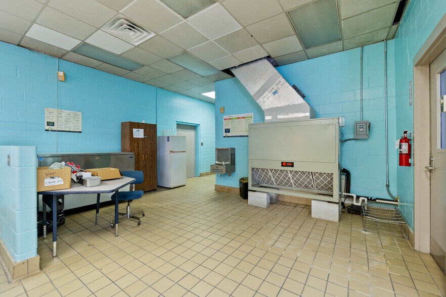 More Photos Of 5710 Wesconnett Blvd, Jacksonville Schools For Sale