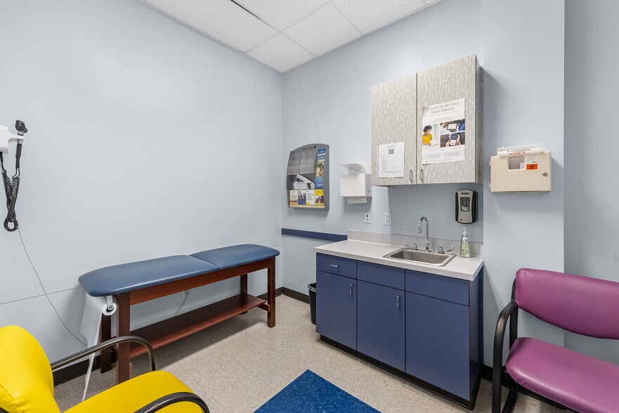 More Photos Of 3326 Watters Rd, Pasadena Office For Sale