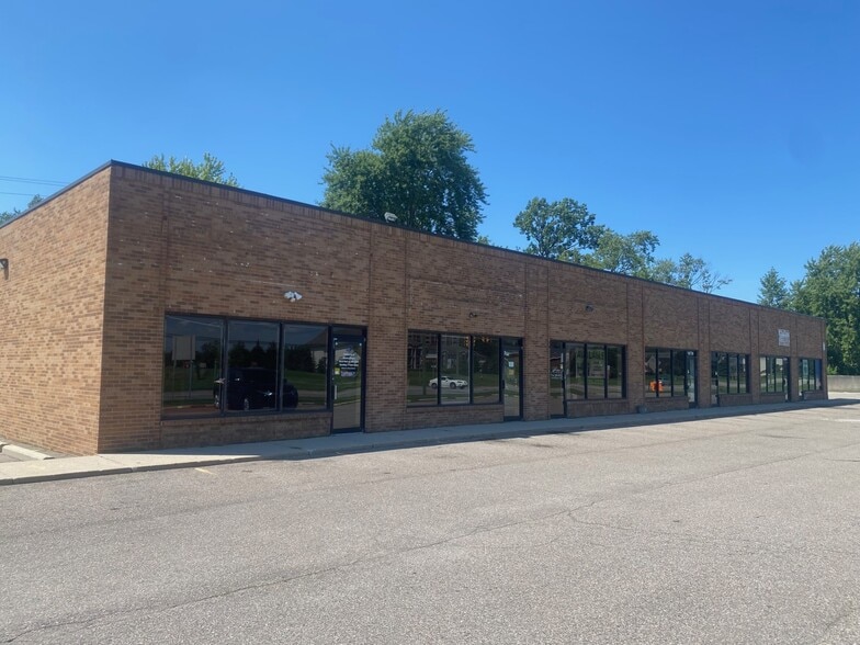 More Photos Of 16700-16950 Allen Rd, Taylor Unknown For Lease