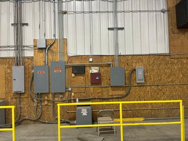 More Photos Of 604 Drum Ave, Somerset Distribution For Lease