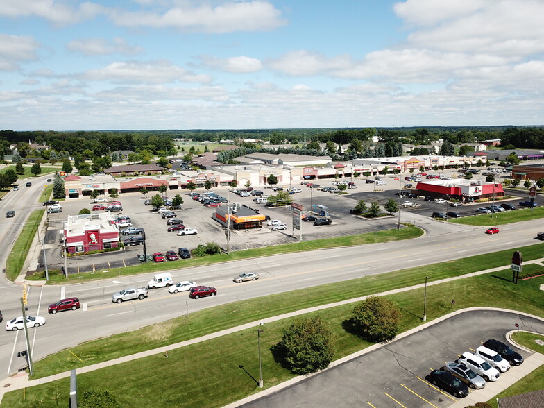 Primary Photo Of 301 S Maplewood St, Greenville Department Store For Lease