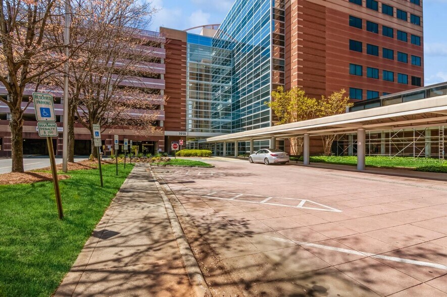More Photos Of 1918 Randolph Rd, Charlotte Medical For Lease
