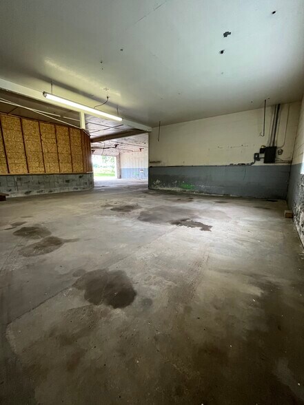 Primary Photo Of W7802 County Road MM, Hortonville Flex For Lease