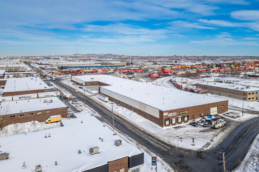 More Photos Of 4415-4455 Rue Joseph-Dubreuil, Montréal Warehouse For Lease