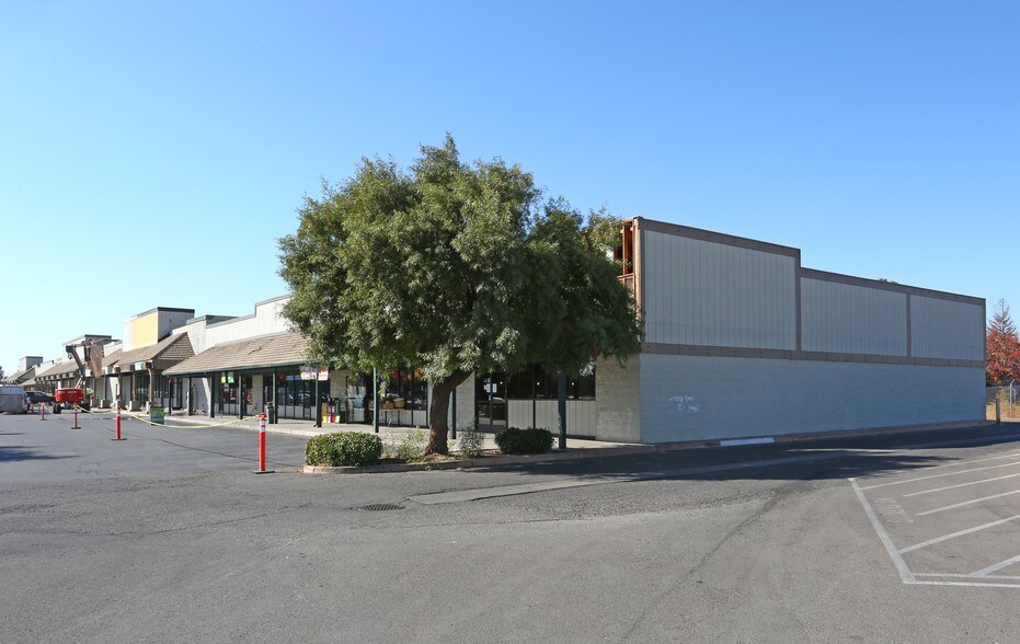 More Photos Of 1702-1780 Robertson Blvd, Chowchilla Unknown For Lease
