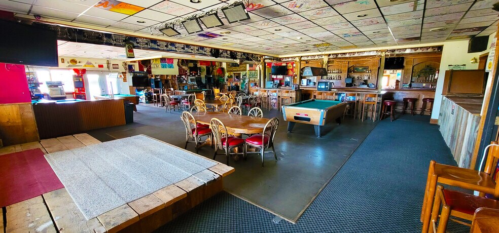 More Photos Of 2000 Hwy 130, Saratoga General Retail For Sale