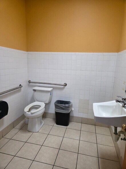 More Photos Of 300 W Ashley St, Jackson Storefront Retail Residential For Sale