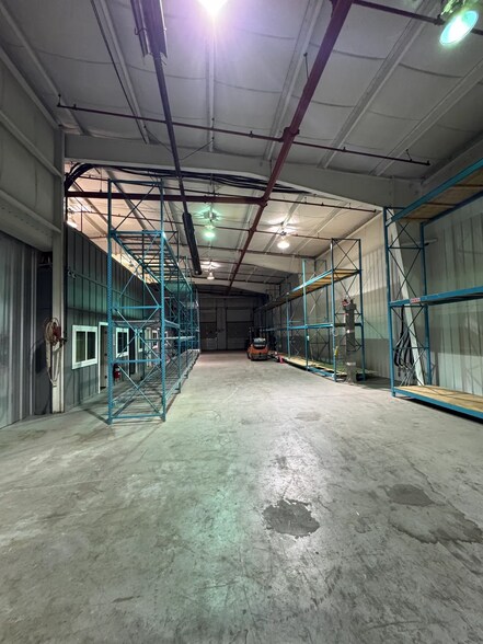 More Photos Of 3105 E Reno Ave, Oklahoma City Warehouse For Lease