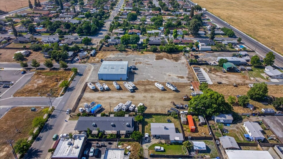 More Photos Of 65 S Lotas St, Porterville Warehouse For Lease