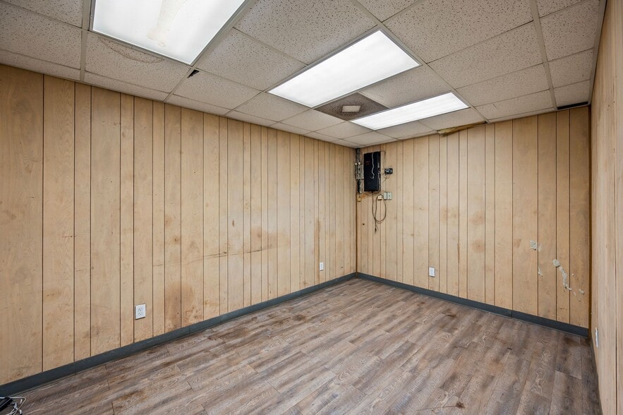 More Photos Of 110 Orbit Rd, Statesville Flex For Lease