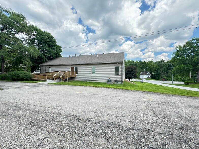 More Photos Of 4370 N Oak Trfy, Kansas City Office For Sale