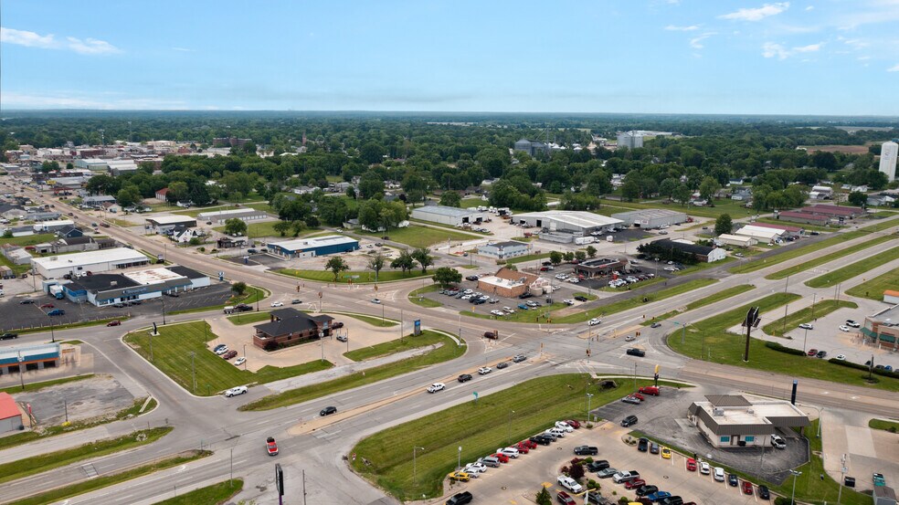 More Photos Of 904 W Union Ave, Litchfield Office For Sale