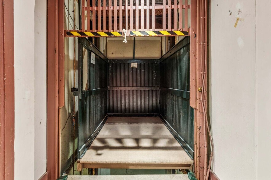 More Photos Of 409 Royal St, New Orleans Storefront For Sale