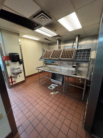 More Photos Of 1610 S Kellogg Ave, Ames General Retail For Sale