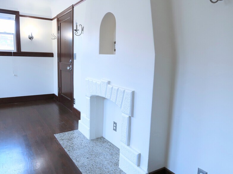 More Photos Of 6710 Greenwood Ave N, Seattle Apartments For Sale