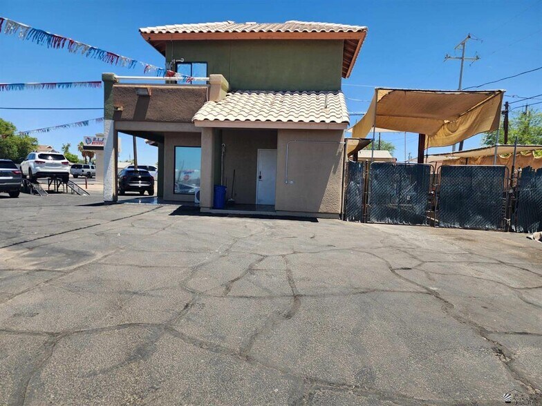 More Photos Of 877 W 8th St, Yuma Auto Dealership For Sale