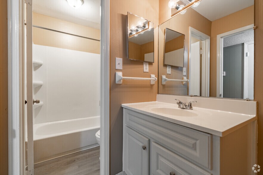 More Photos Of 3610 Spottswood, Memphis Apartments For Sale