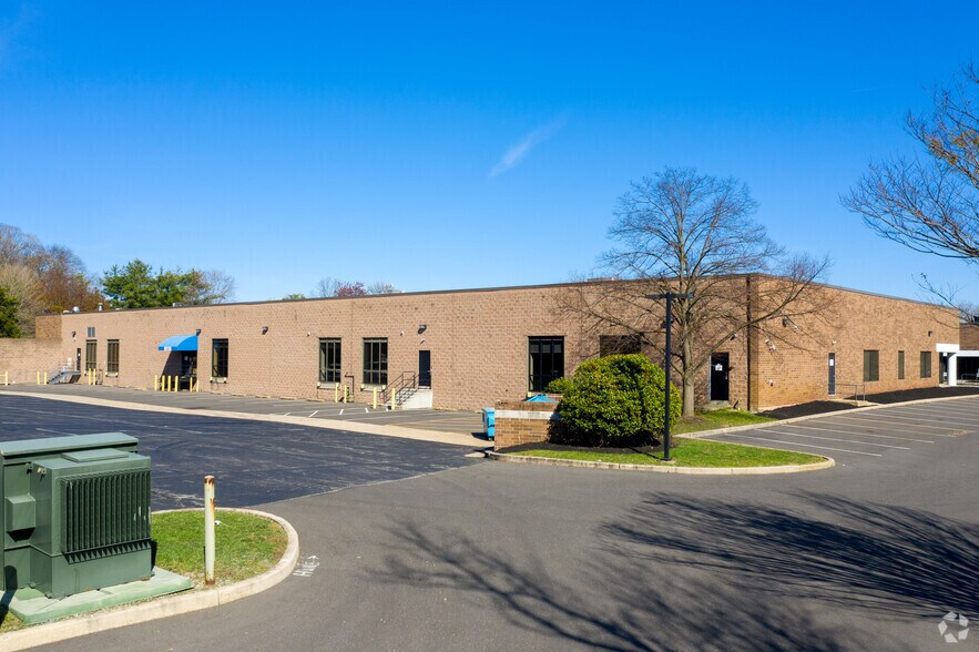 More Photos Of 10 E Stow Rd, Marlton Research And Development For Lease