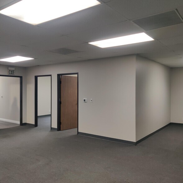 More Photos Of 1971-1973 W Holt Ave, Pomona Manufacturing For Lease