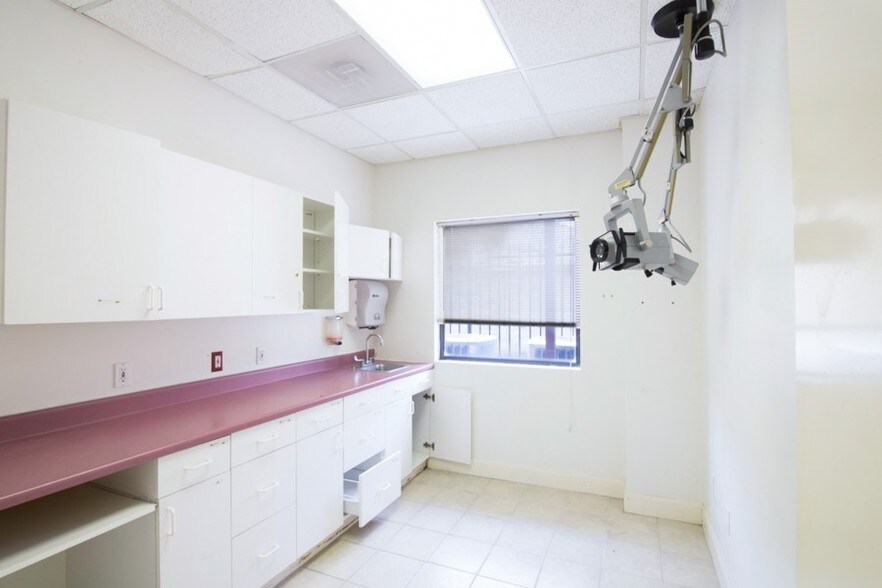 More Photos Of 203 N College Ave, Cleveland Medical For Sale