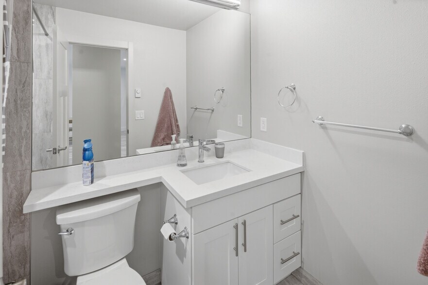 More Photos Of 4731 12th Ave NE, Seattle Apartments For Sale