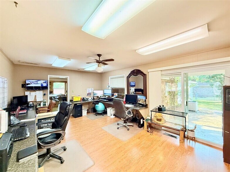 More Photos Of 2802 W Main St, Russellville Office For Sale