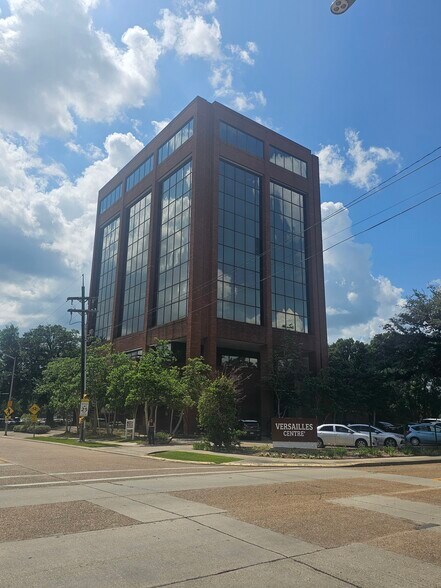 More Photos Of 102 Versailles Blvd, Lafayette Office For Lease