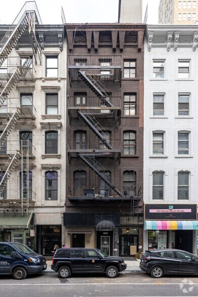 More Photos Of 20 Warren St, New York Medical For Lease
