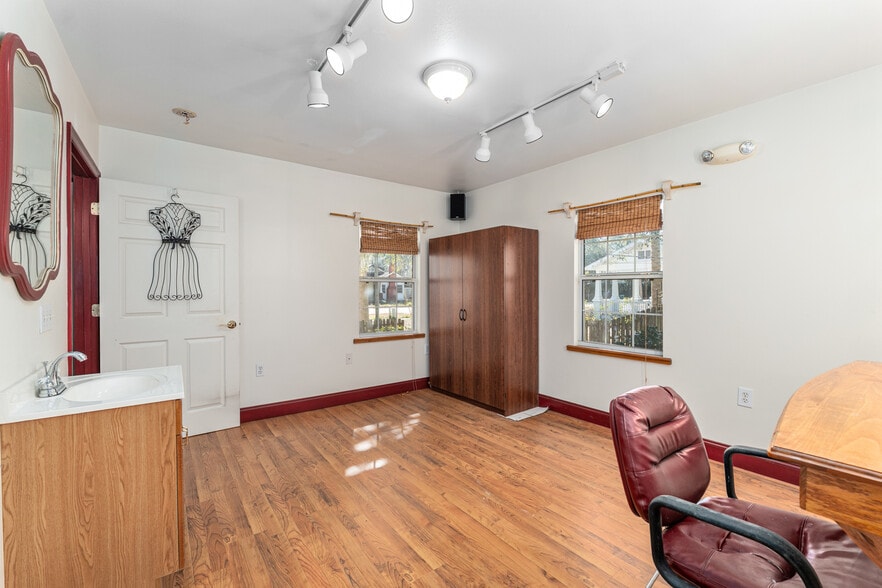 More Photos Of 20707 Park Ave, Dunnellon Specialty For Sale